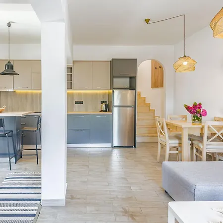 Almira Aparthotel 3*