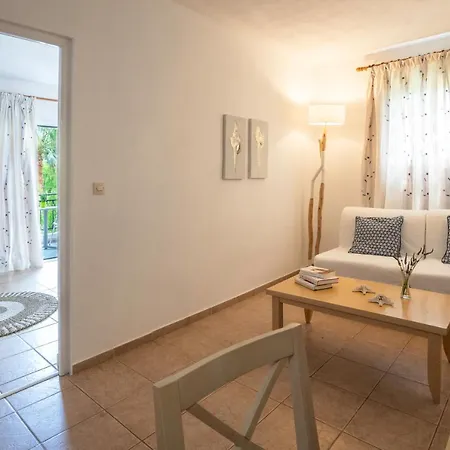 Almira Aparthotel 3*