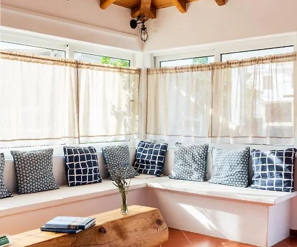 Apartahotel Almira Troulos