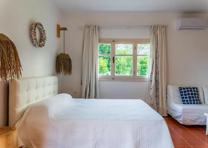 Almira Apartahotel 3*