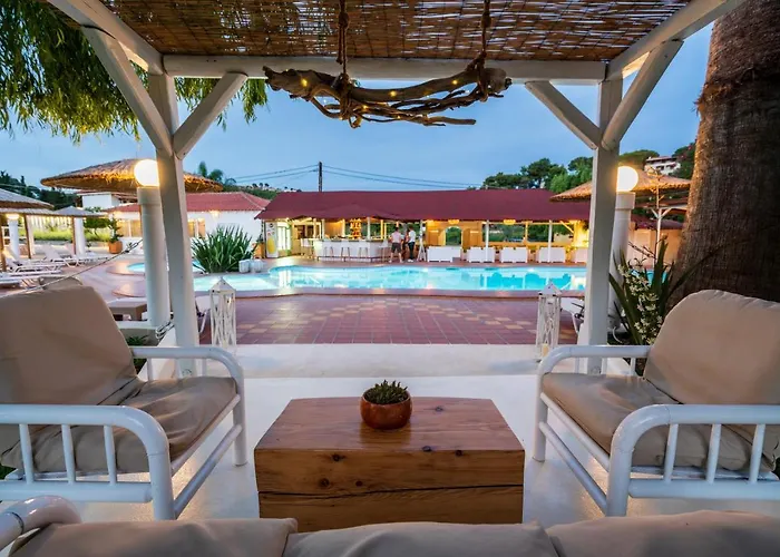 Almira Apartahotel Troulos