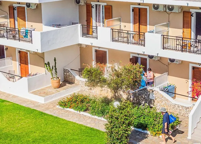 Almira Apartahotel Troulos