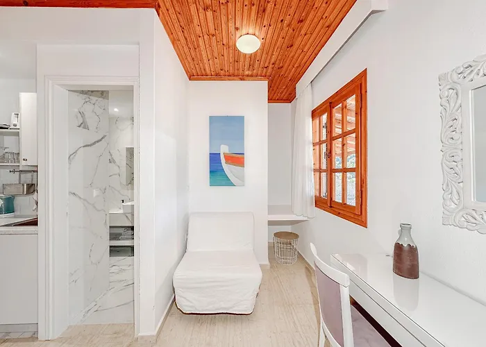 Apartahotel Almira Troulos