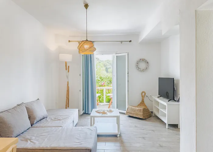 Almira Apartahotel Troulos