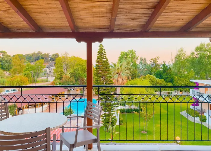 Almira Apartahotel Troulos