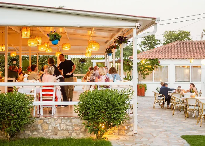 Almira Apartahotel Troulos