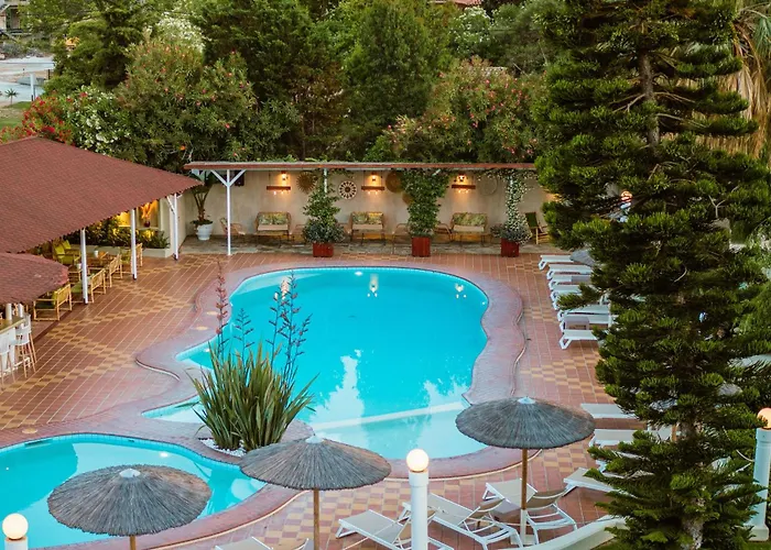 Almira Apartahotel Troulos