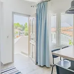 Lejlighedshotel Almira Troulos