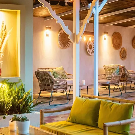 Almira Aparthotel Troulos