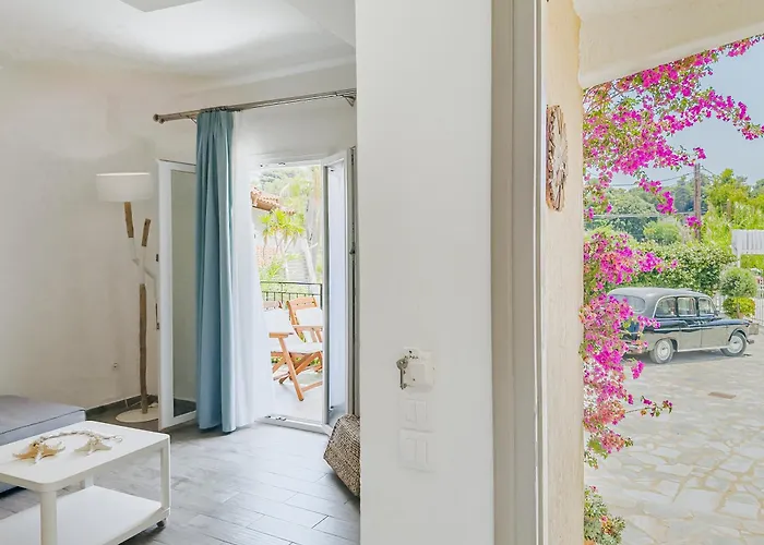 Almira 3* Τρούλος