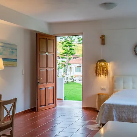 Almira Aparthotel 3*