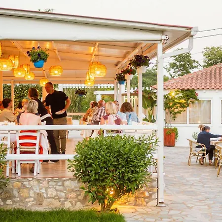 Almira Aparthotel Troulos